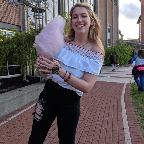 Meet your Posher, Amanda - Picture 3 of 7